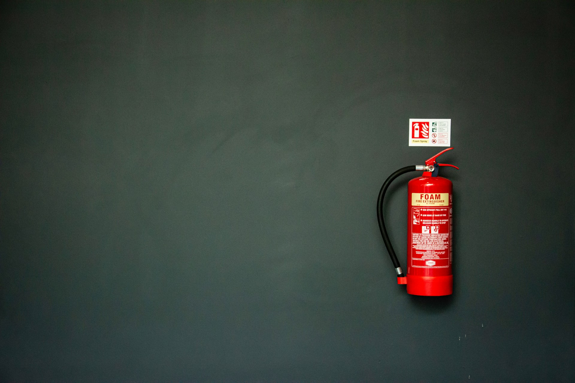 Extintor de Incêndio em Empresas: O Que Não Pode Faltar